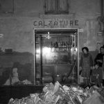 Danni ai negozi e alle botteghe. Firenze 1966